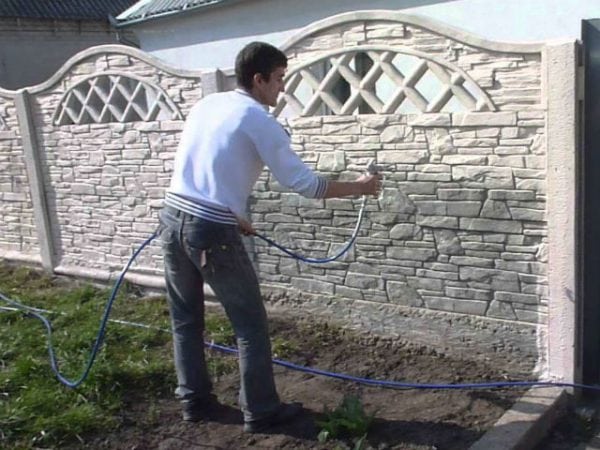 Боядисване на бетон за ограда