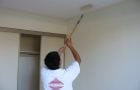 Peignez le plafond avec un rouleau