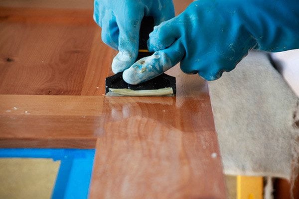 Usuwanie lakieru z produktów drewnianych