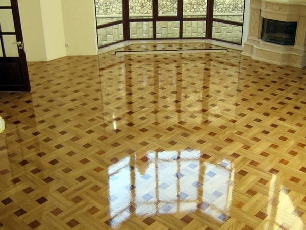 Sàn gỗ trong nhà varnished