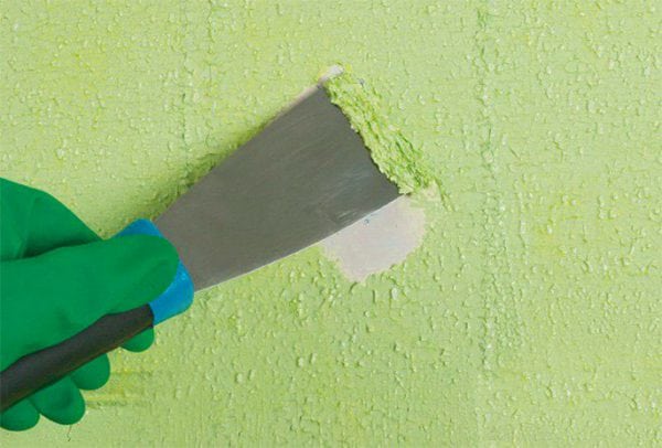 Премахване на боя от бетонна стена
