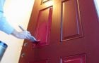 Pintando uma porta de madeira
