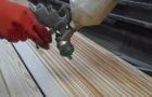 Stříkání barvy dřeva