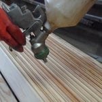 Stříkání barvy dřeva