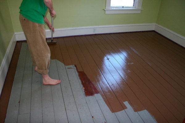 Maľovanie na drevené podlahy