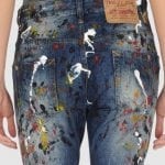 Limpeza de jeans com tinta
