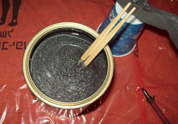 Pintura de martelo ainda não diluída em lata