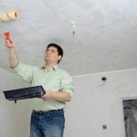 Enlever la peinture à base d'eau du plafond