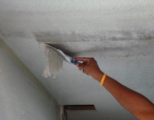 Odstranění emulze ze stropu