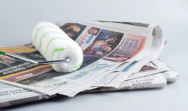 Limpando o rolo de jornal