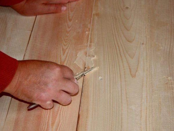 Puttying um piso de madeira