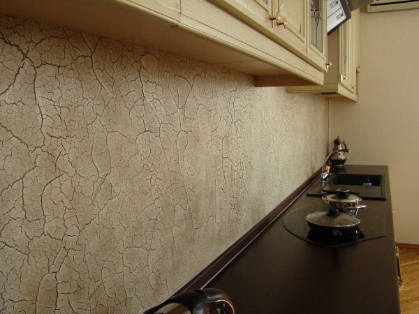 Craquelure vegg i antikk stil på kjøkkenet