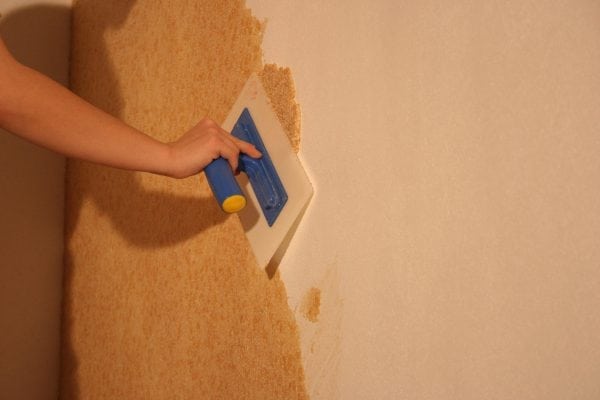Aplicação de papel de parede líquido para pintura