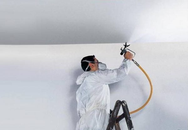 Опънатият таван е най-добре боядисан с пулверизатор