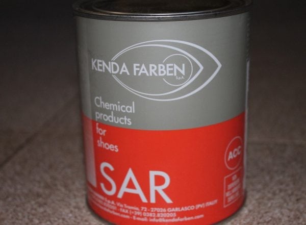 Лепило SAR 306, произведено от Kenda Farben