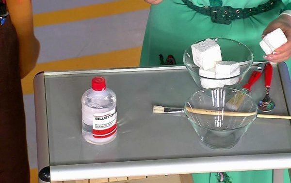 Процесът на приготвяне на лепило от ацетон и полистирол