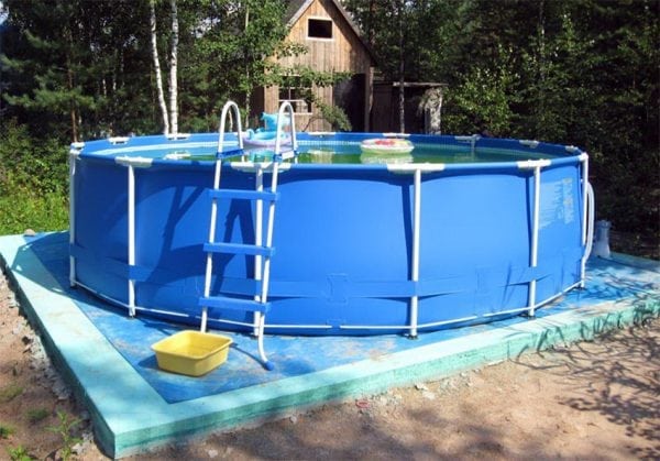 Construction de cadre pour la piscine