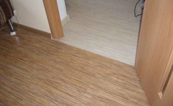 Linoleumo klijavimas prie grindų padės išvengti burbuliukų atsiradimo