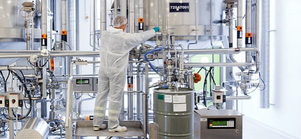 Industrianlegg for syntese av fenol-formaldehydharpikser
