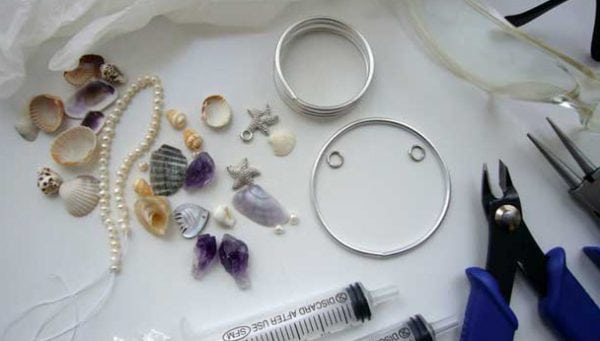 Materiais e ferramentas para fazer jóias em resina jóias