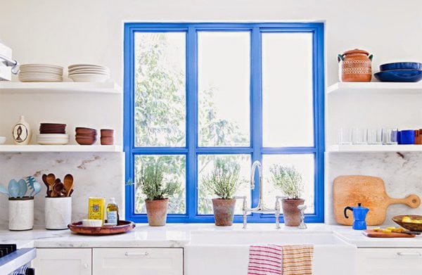 Pakeitus PVC langų spalvą, galima atnaujinti kambario interjerą