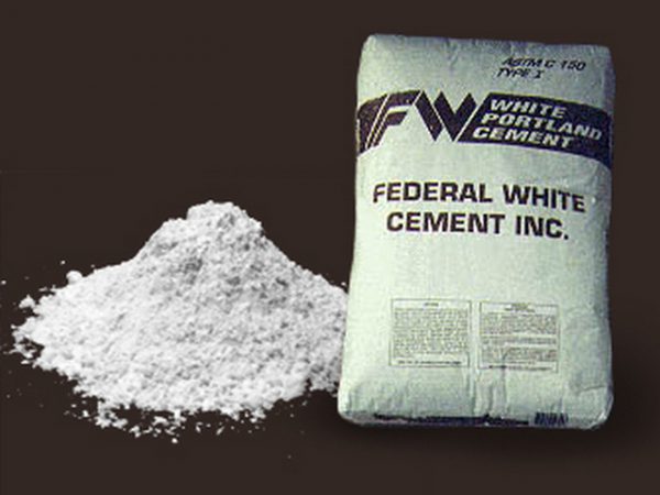 Para concreto colorido, geralmente é usado cimento Portland branco.
