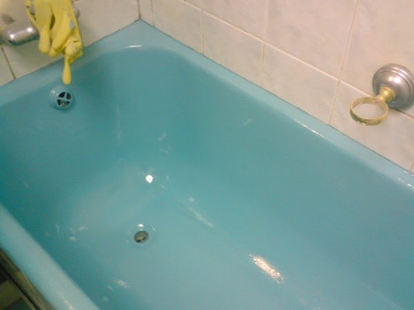 Enamelled bathtub
