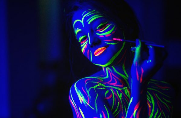 Les encres fluorescentes sont sans danger pour la peau.