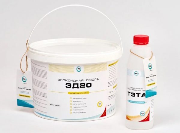 La triéthylènetétramine est généralement utilisée comme durcisseur pour ED-20.