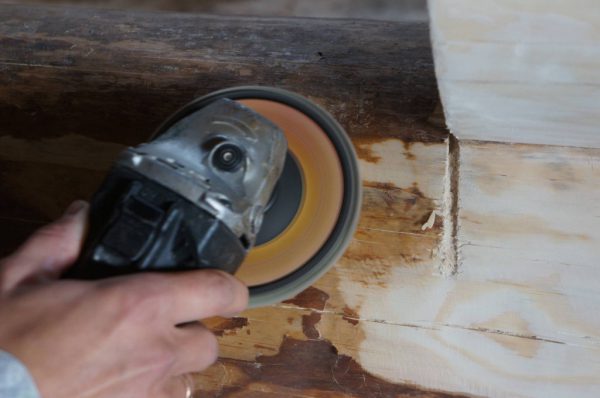 Príprava dreveného povrchu na maľovanie