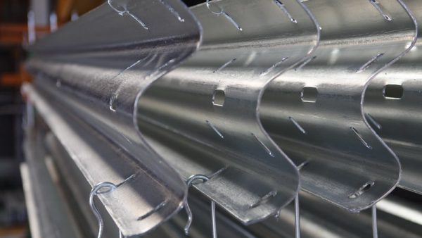Priemyselné zinkovanie kovových výrobkov