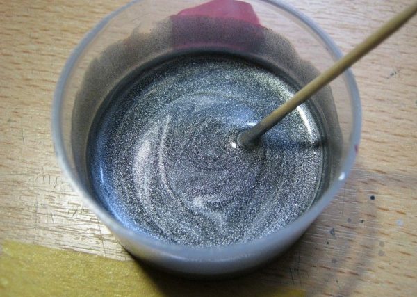 Diluição de pó de alumínio com resina epóxi