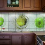 Colagem de azulejos na cozinha