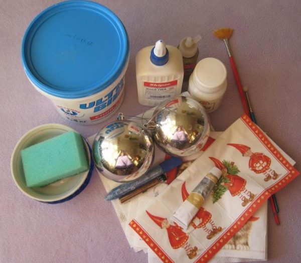 Materiály pro malování vánočních koulí