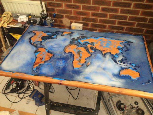 Table rougeoyante Carte du monde