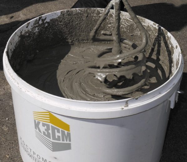 Não é necessário um misturador de concreto para preparar a solução a partir de misturas secas