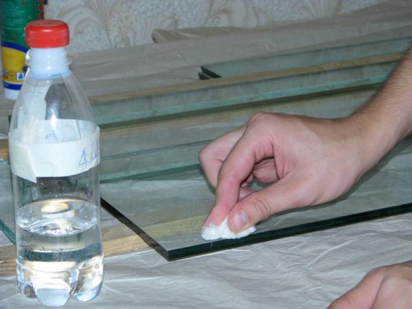 Preparação de vidro para colagem
