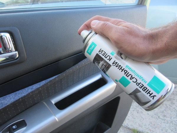 Le spray peut sceller la peau de la voiture