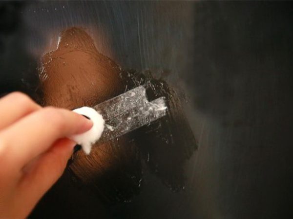 Jak otřít lepicí pásku