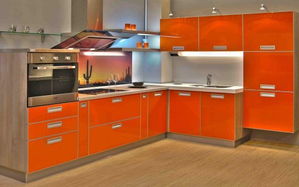 Оранжевият цвят може да се използва за фасади на шкафове