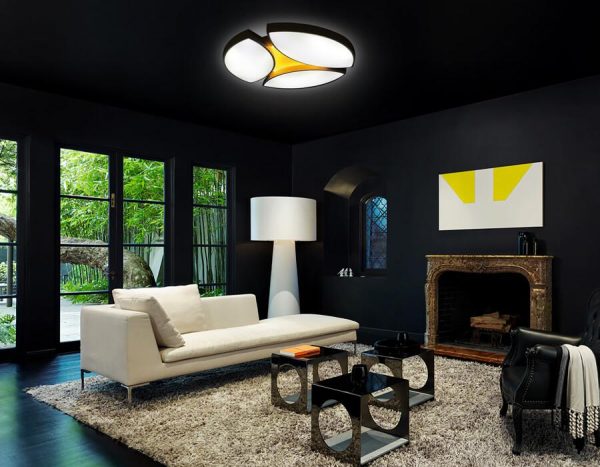 Interiér obývacího pokoje v černé barvě