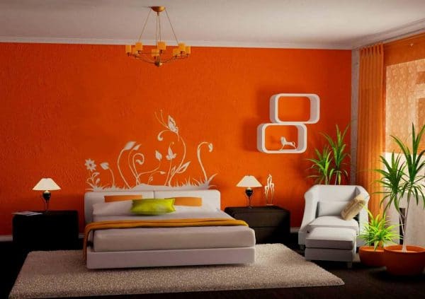 Oranžová tapeta v ložnici