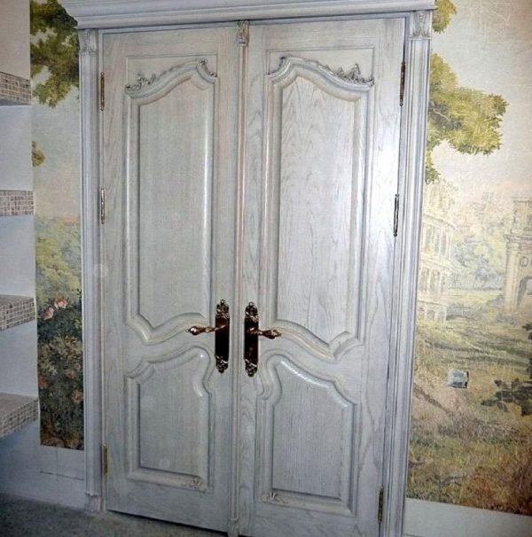 Restauruotos išskirtinės durys