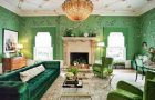 Žali tapetai ir baldai