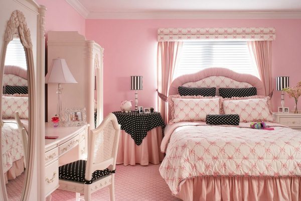 غرفة نوم وردية