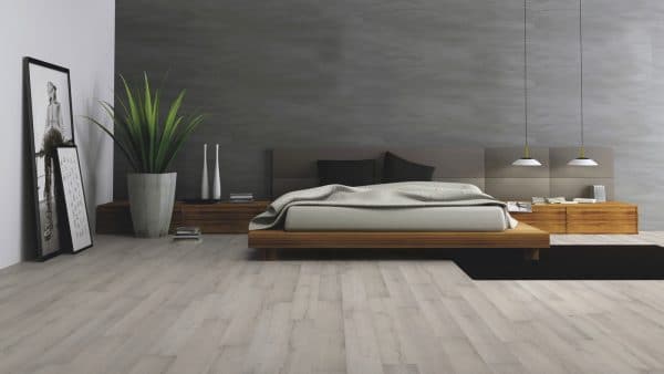 Pilka sienų ir grindų spalva dažnai naudojama minimalizmo stiliumi.