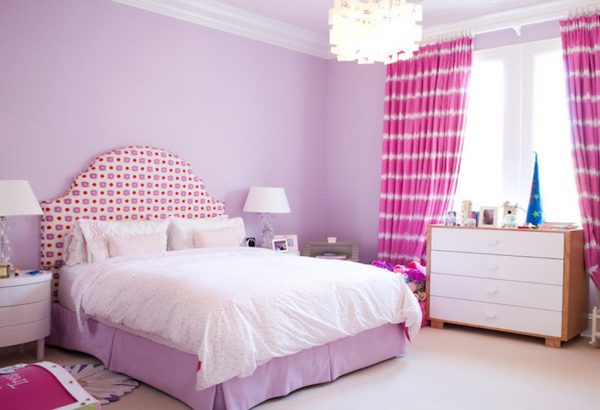 A combinação com rosa é adequada para o quarto de uma menina