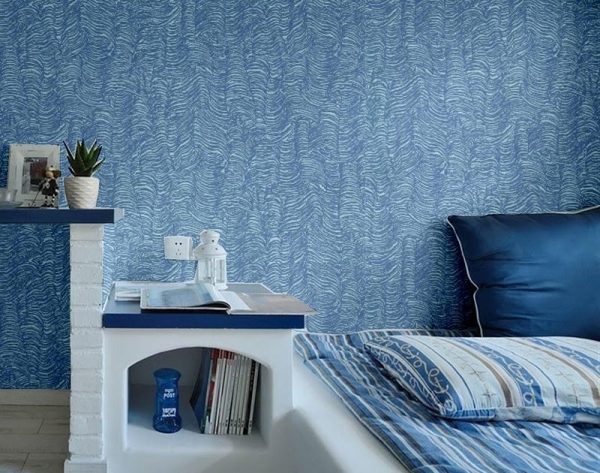 Mėlyni tapetai miegamajame