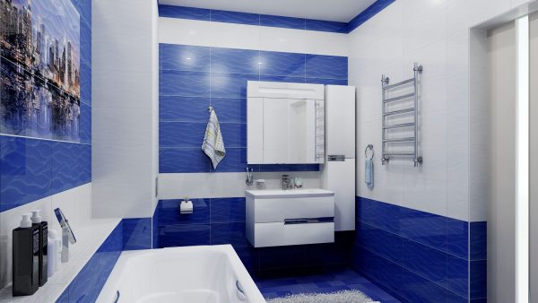 Mėlyna plytelė vonios kambaryje