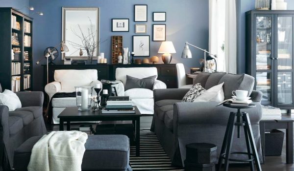 Kombinace šedé a modré v interiéru